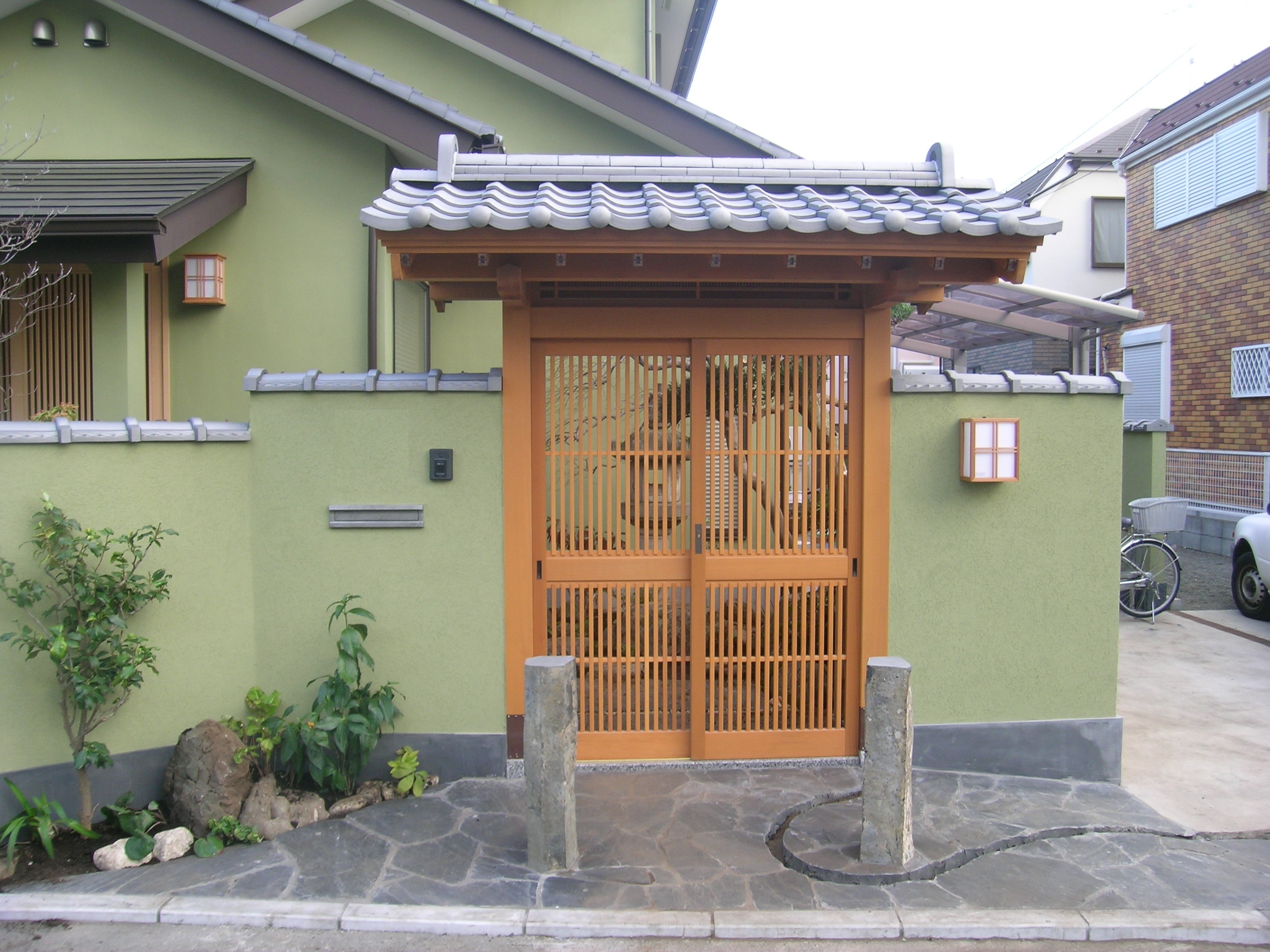 『門扉』にこだわった玄関周り～外構デザインは統一感がポイント～ リフォームコラム｜湘南・茅ヶ崎エリアのリフォーム・リノベーションなら藤沢市
